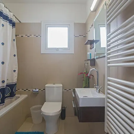 빌라 Picture This, Enjoying Your Holiday In A Luxury 5 Star In Paralimni,for Less Than A Hotel, 1198 *