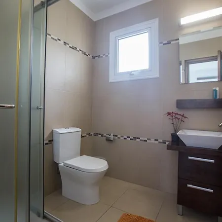 Picture This, Enjoying Your Holiday In A Luxury 5 Star In Paralimni,for Less Than A Hotel, 1198 파라림니